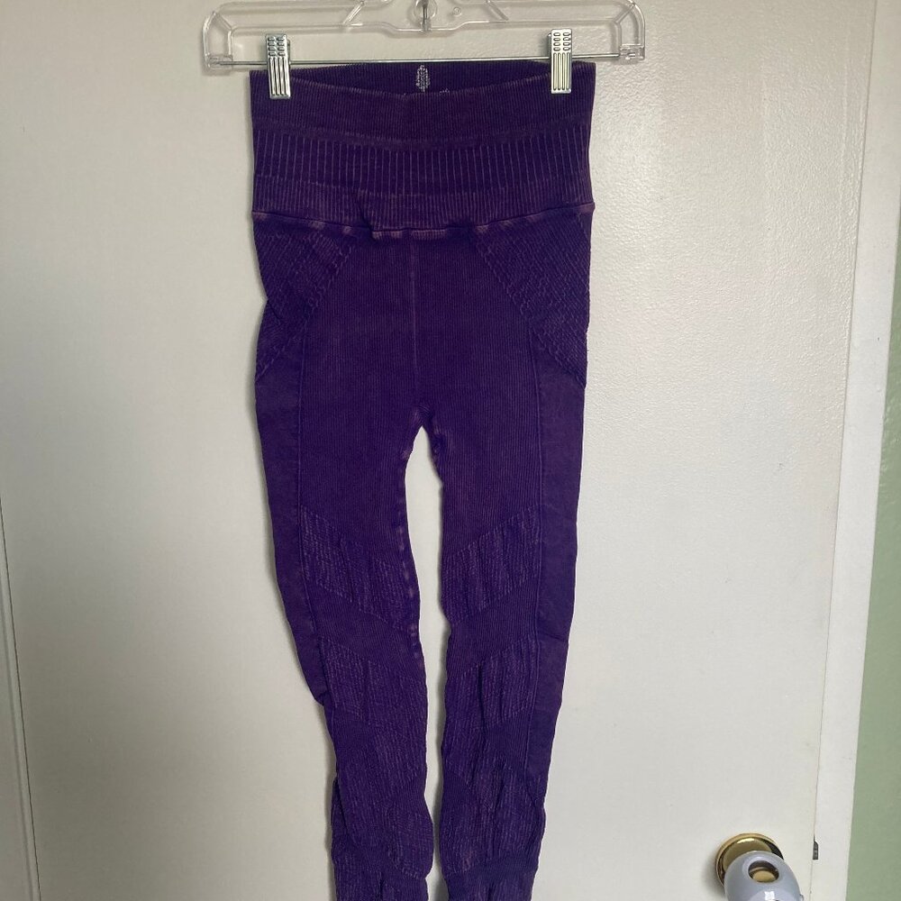 Free People Movement purple textured leggings size M/L